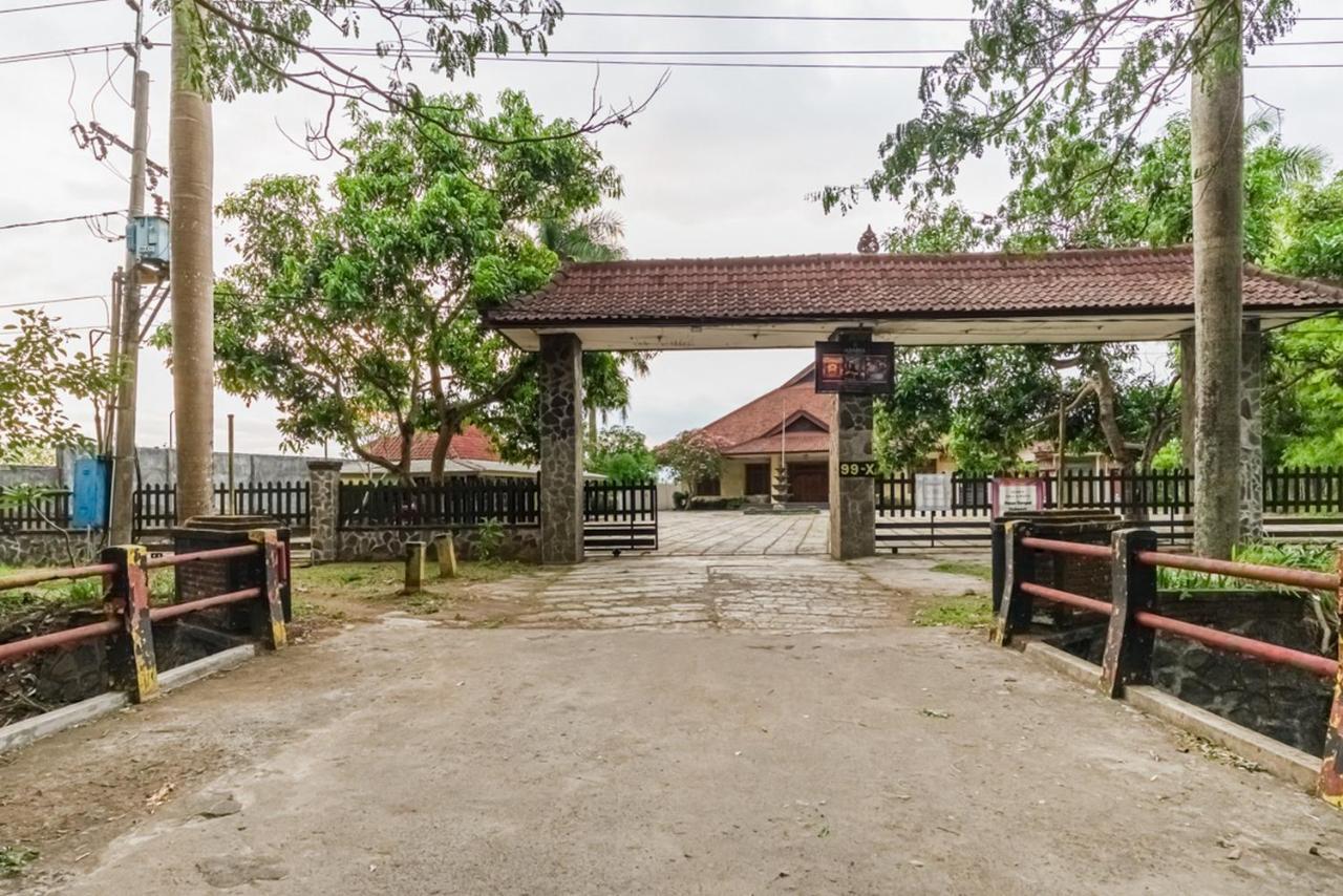 Reddoorz Syariah Near Gor Ken Arok Hotel Malang Exterior foto